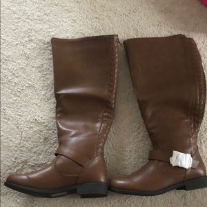 NWT boots